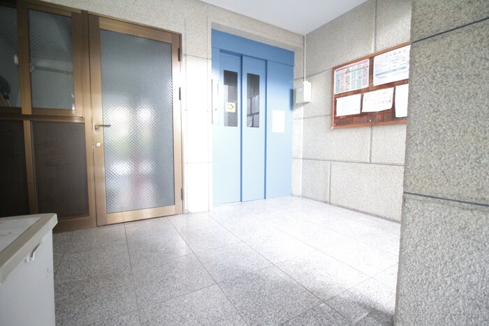 物件外観写真4　(エントランス部分)