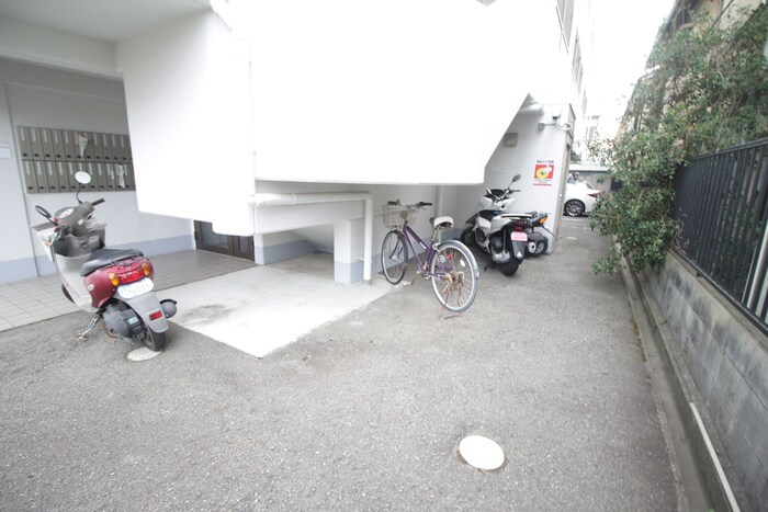 物件外観写真5　(駐輪場)