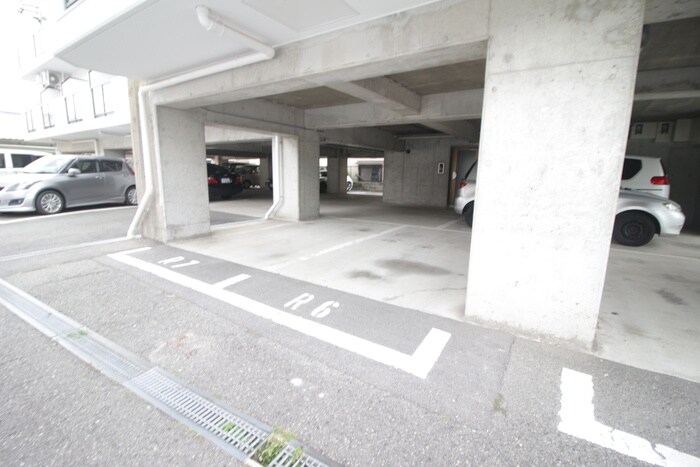 物件外観写真6　(駐車場)