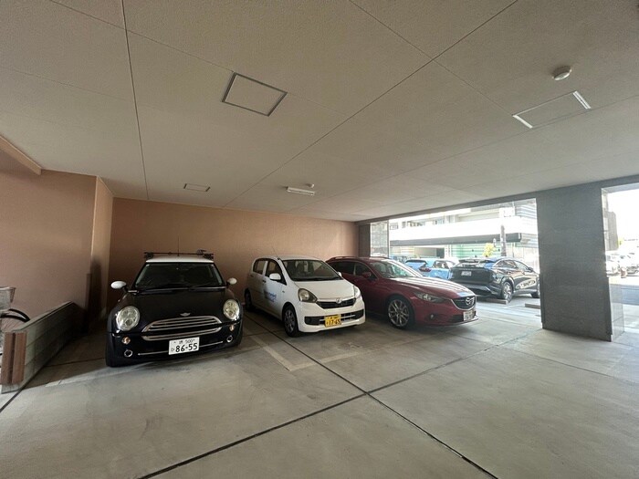 物件外観写真4　(駐車場)