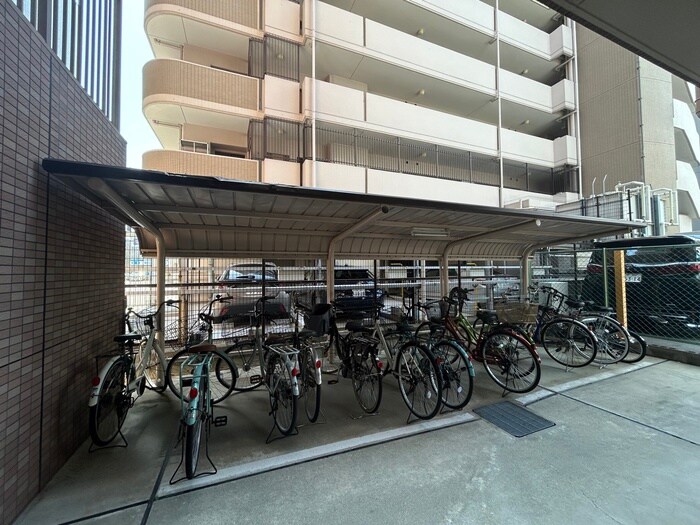 物件外観写真5　(駐輪場)