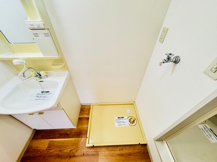 物件内観写真18　(洗濯機置場)