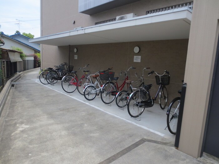 物件外観写真4　(駐輪場)