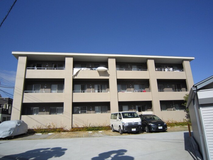 物件外観写真6　(駐車場)