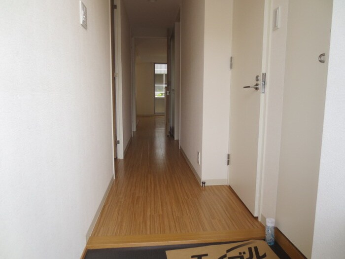 物件内観写真17　(玄関)