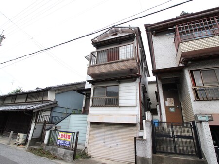 八幡岸本貸家外観写真
