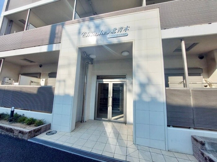 物件外観写真2　(エントランス部分)