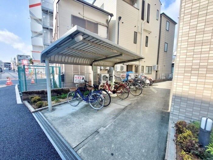 物件外観写真3　(駐輪場)