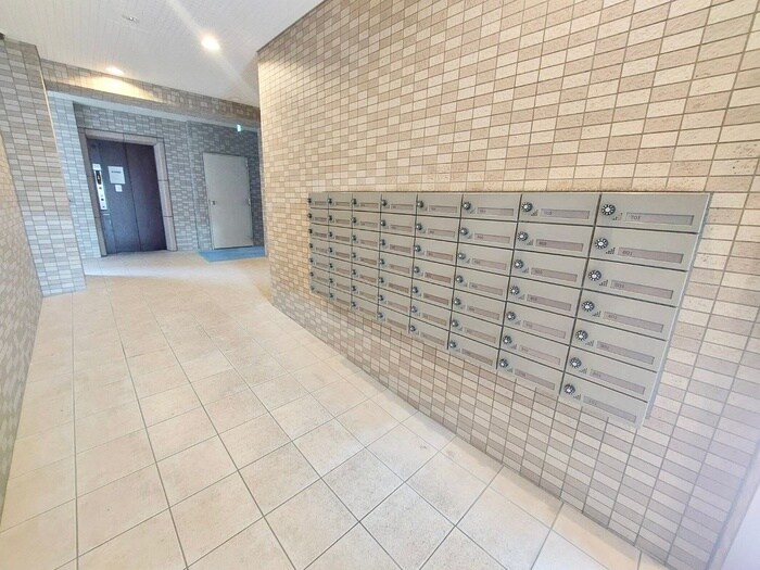 物件外観写真5　(エントランス部分)