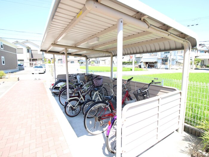 物件外観写真5　(駐輪場)