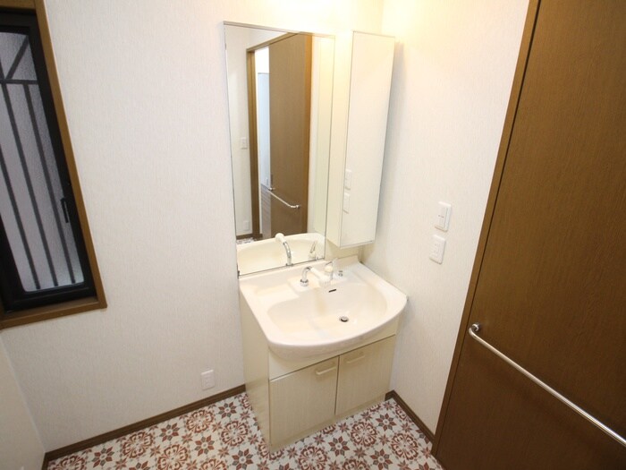 物件内観写真8　(洗面)