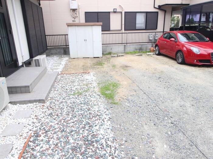 物件外観写真6　(駐車場)