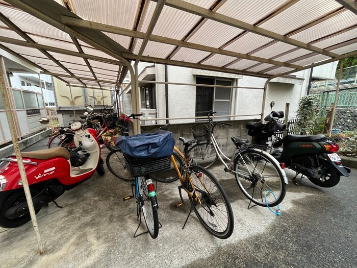 物件外観写真4　(駐輪場)