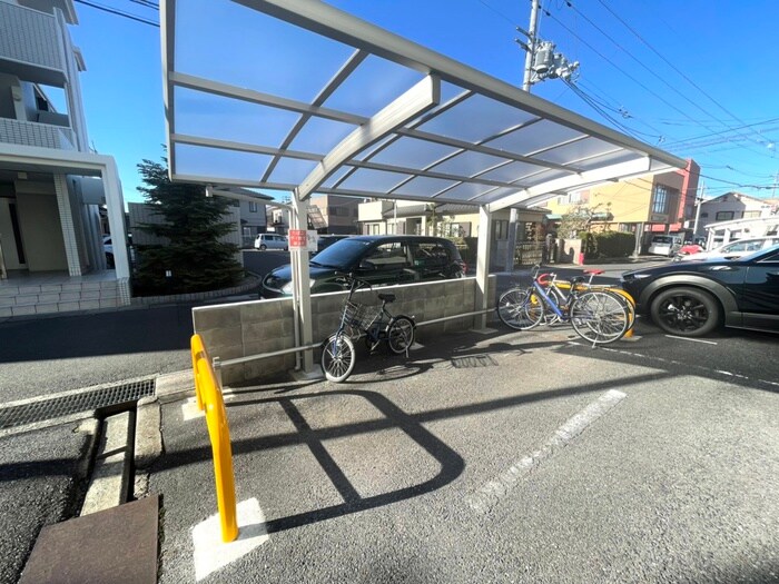 物件外観写真4　(駐輪場)