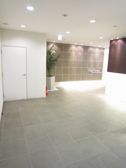 物件外観写真5　(エントランス部分)