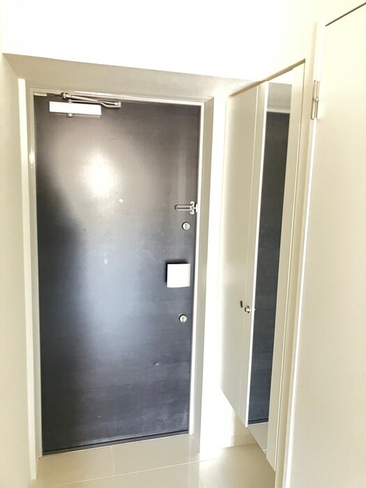 物件内観写真13　(玄関)