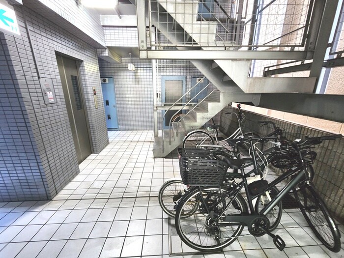 エイチ・ツーオー今川の駐輪場