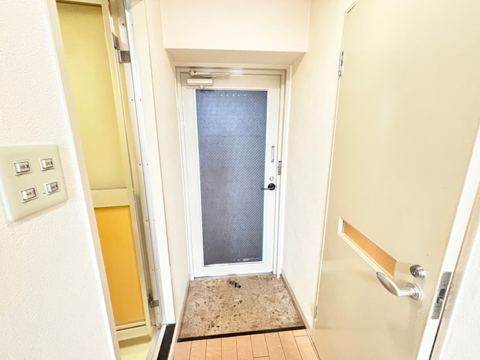 エイチ・ツーオー今川の玄関