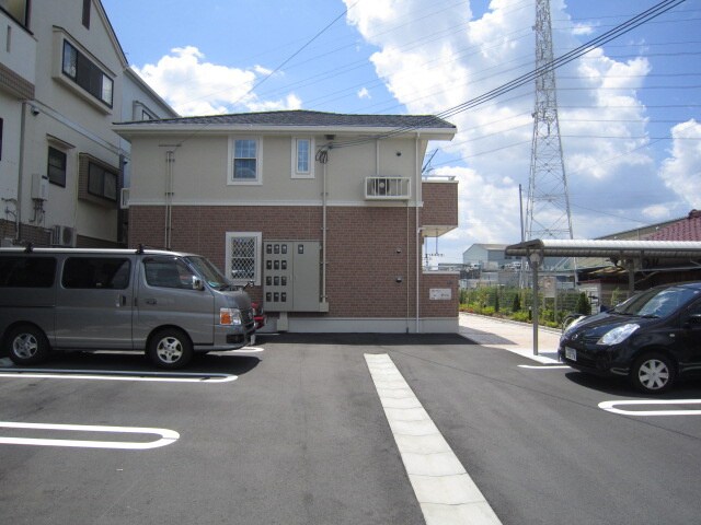 物件外観写真3　(駐車場)