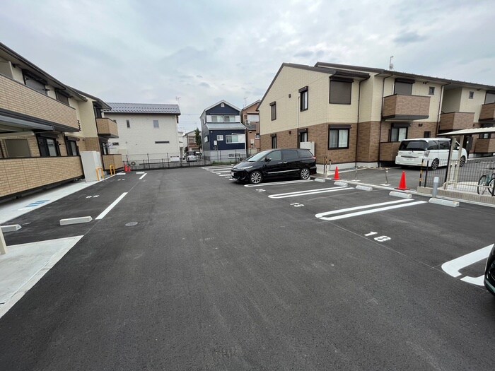 物件外観写真2　(駐車場)