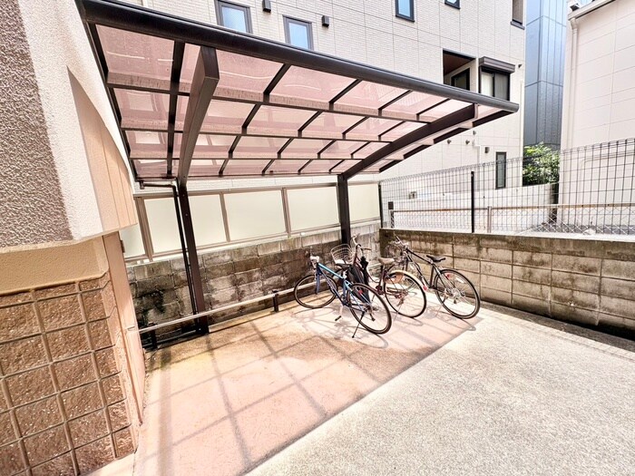 物件外観写真2　(駐輪場)