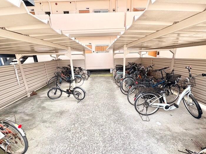 物件外観写真4　(駐輪場)