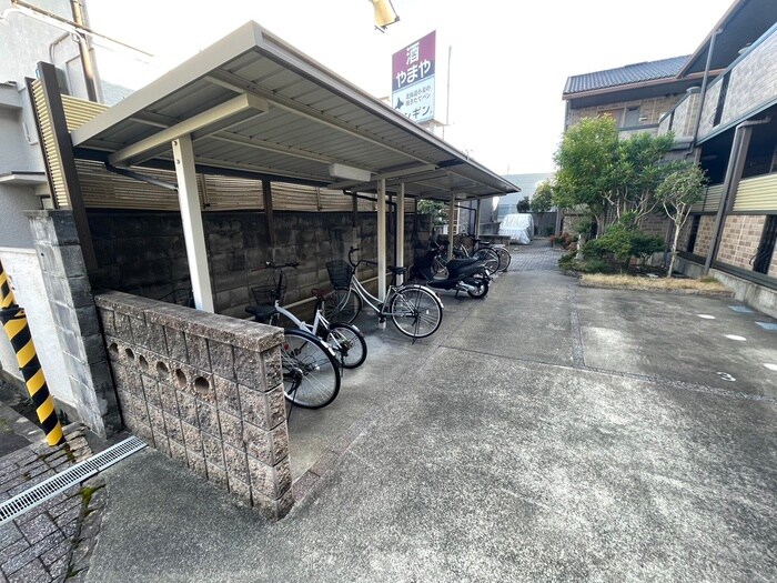 物件外観写真6　(駐輪場)