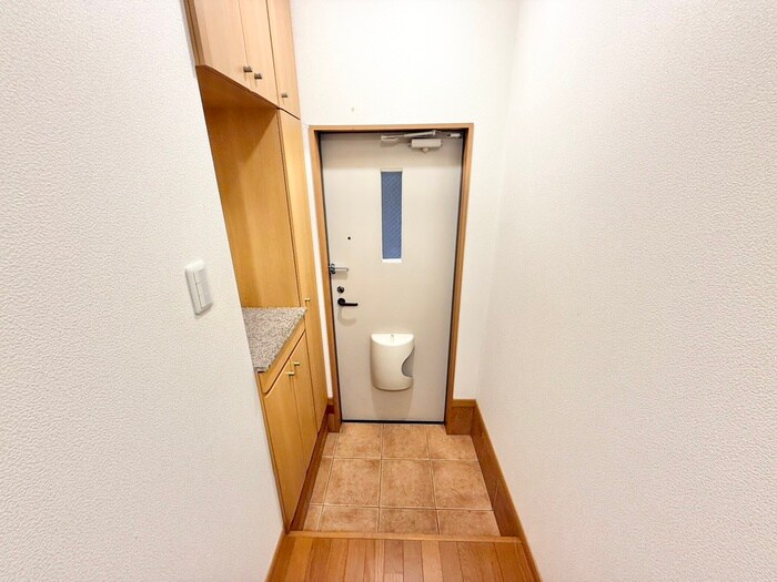 物件内観写真17　(玄関)