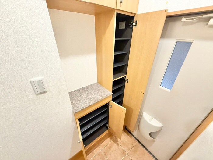 物件内観写真18　(靴箱)