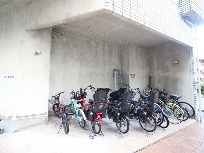 物件外観写真5　(駐輪場)