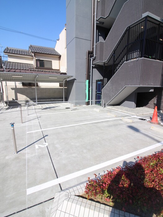 物件外観写真3　(駐車場)