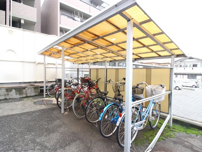 物件外観写真6　(駐輪場)