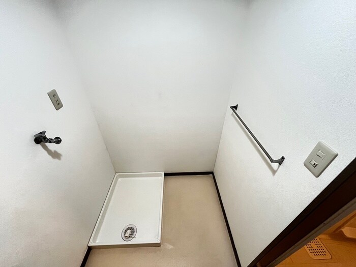 物件内観写真15　(洗濯機置場)