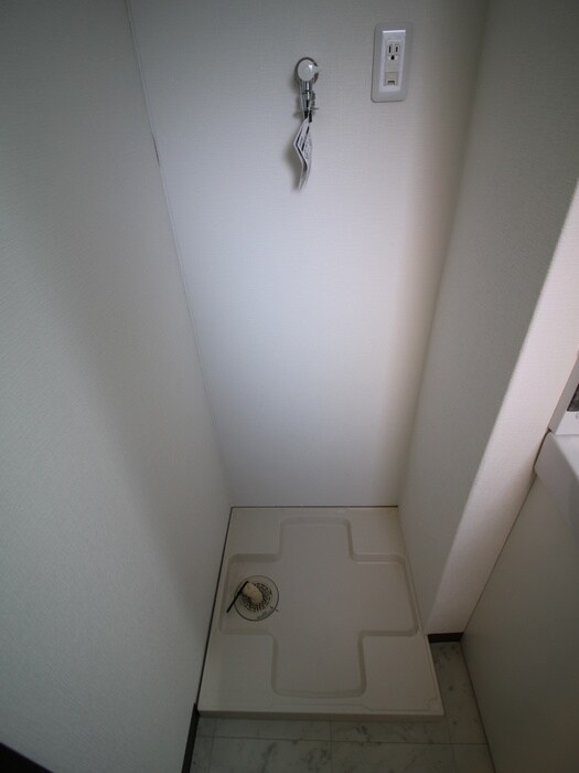 物件内観写真13　(洗濯機置場)