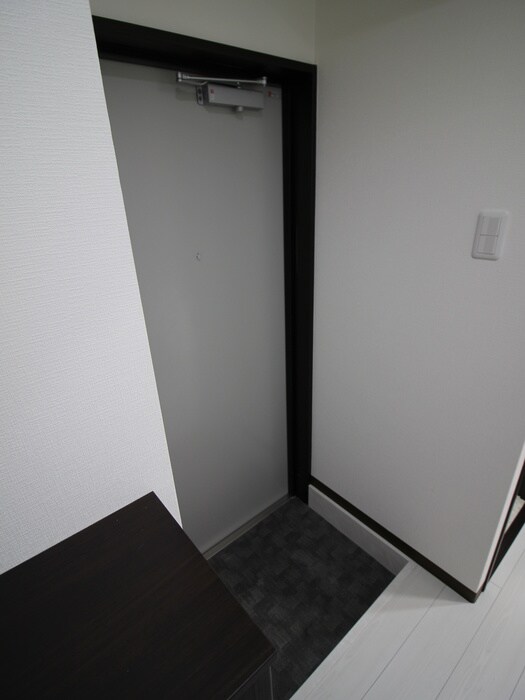 物件内観写真18　(玄関)