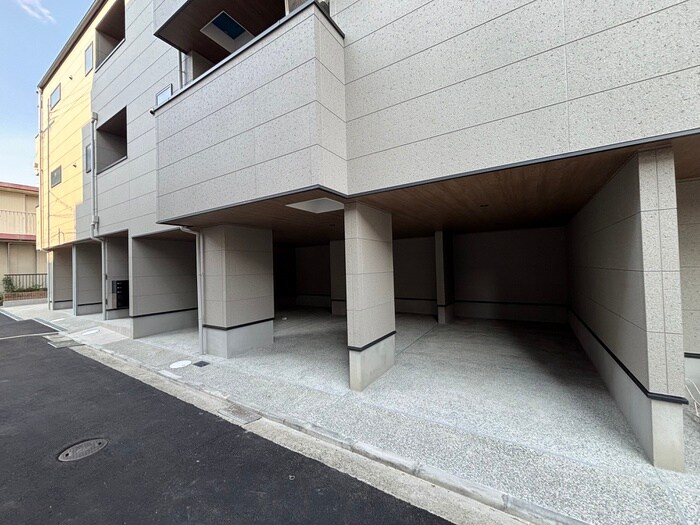 物件外観写真6　(駐車場)