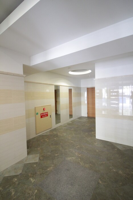 物件外観写真5　(エントランス部分)