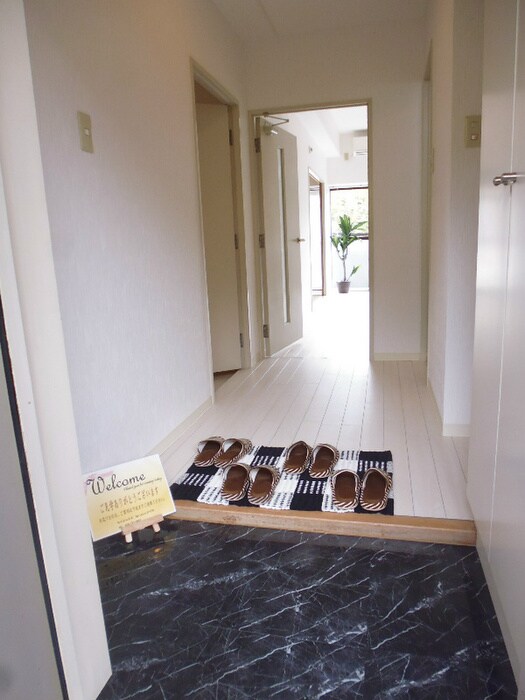 物件内観写真18　(玄関)