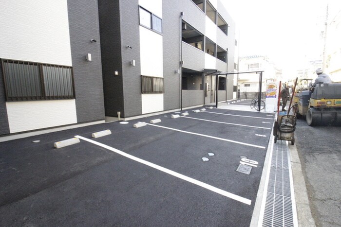 物件外観写真3　(駐車場)