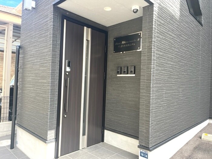 物件外観写真5　(エントランス部分)