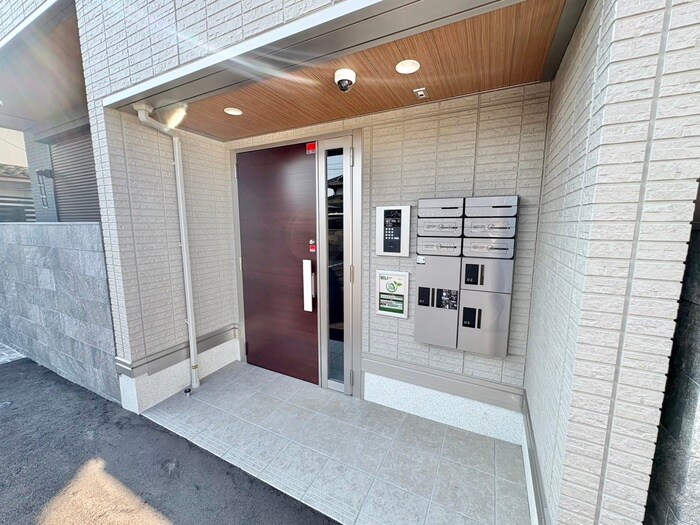 物件外観写真5　(エントランス部分)