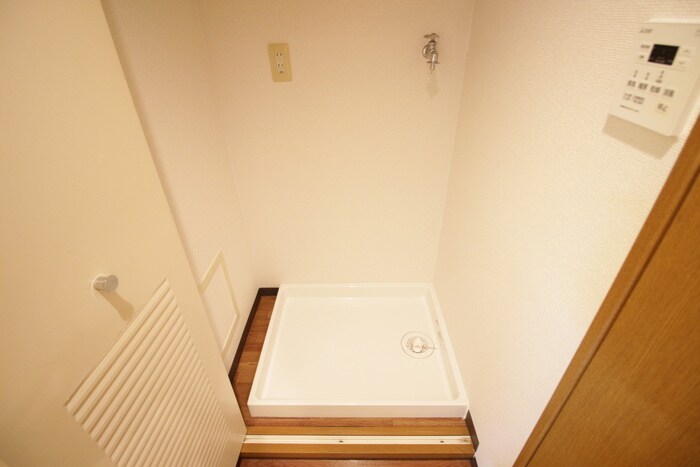 物件内観写真15　(洗濯機置場)