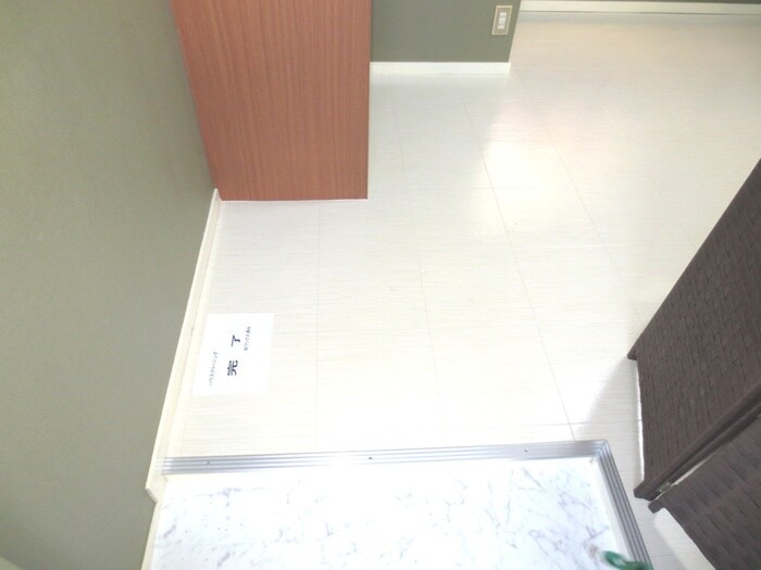 物件内観写真9　(玄関)