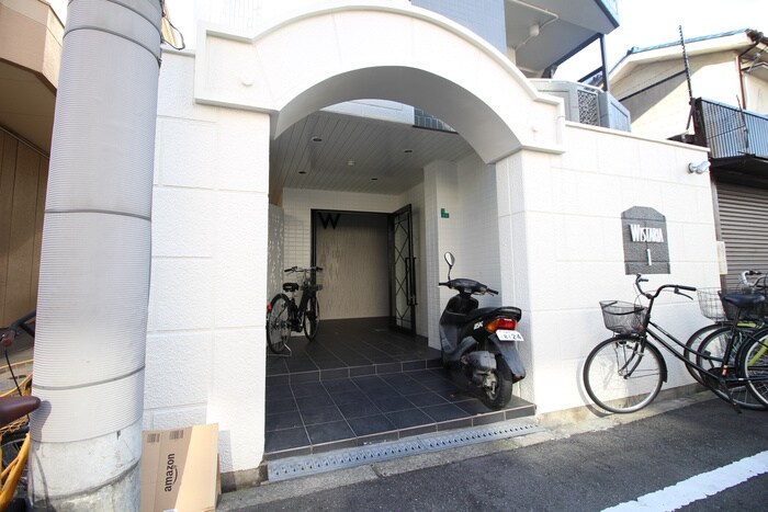 物件外観写真4　(エントランス部分)