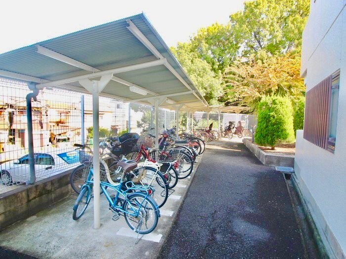 物件外観写真3　(駐輪場)