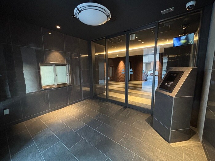 物件外観写真2　(エントランス部分)