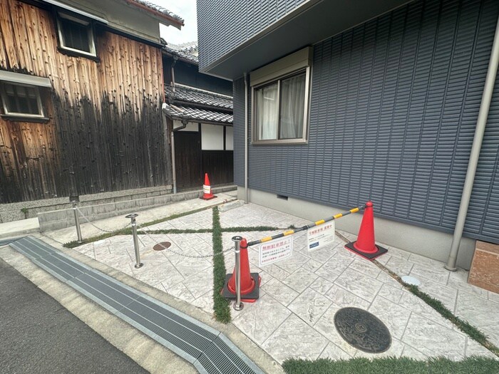 物件外観写真4　(駐車場)