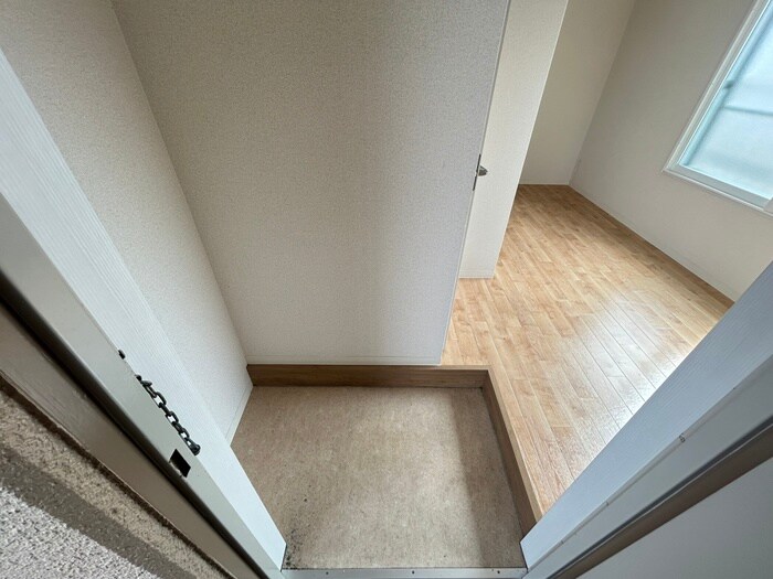 物件内観写真7　(玄関)