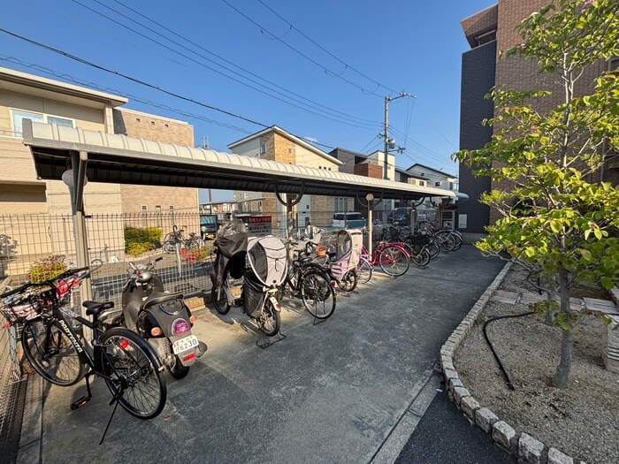 物件外観写真4　(駐輪場)