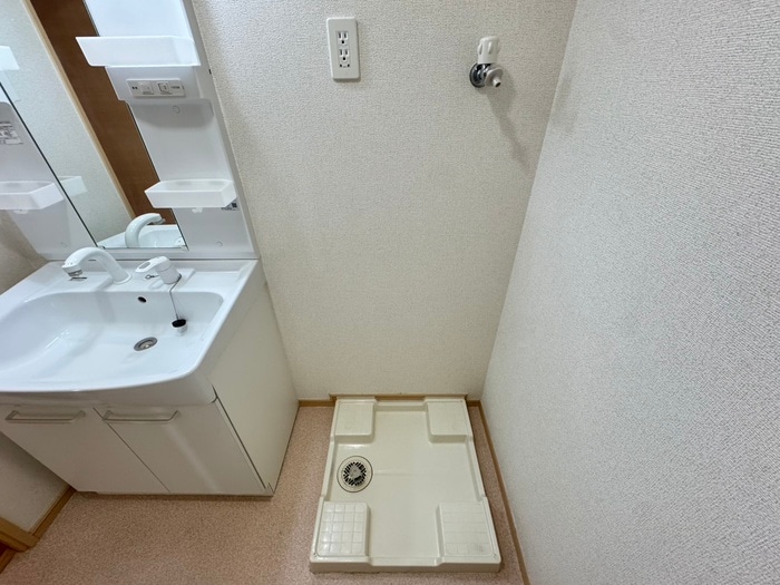 物件内観写真13　(洗濯機置場)